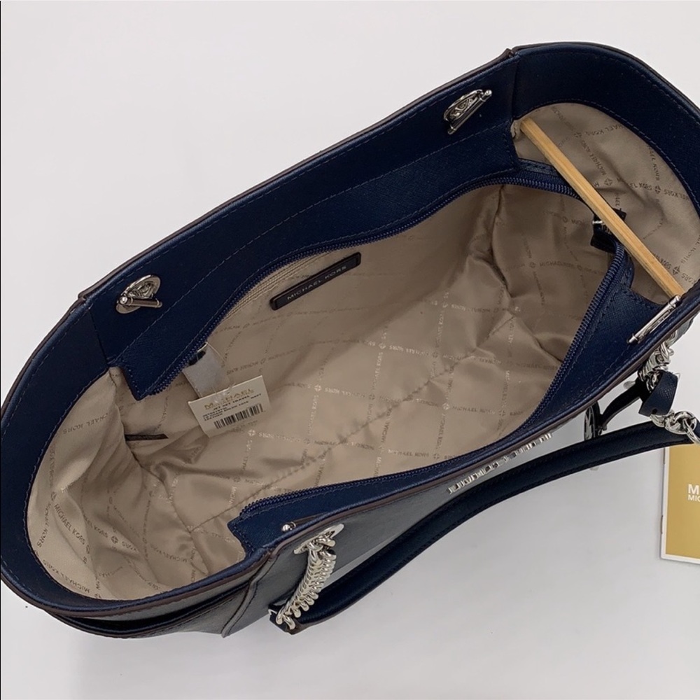 MICHAEL KORS LARGE CHAIN SHOULDER TOTE NAVY & LG DOUBLE ZIP WRISTLET DK … - Picture 10 of 16